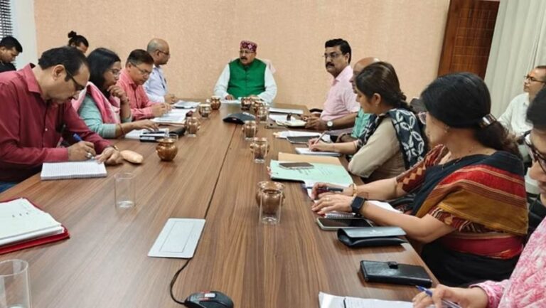 पंचायतों के सशक्तिकरण के लिए मंत्री ने पेश किया संकल्प पत्र, अपने विभाग से करेंगे शुरूआत