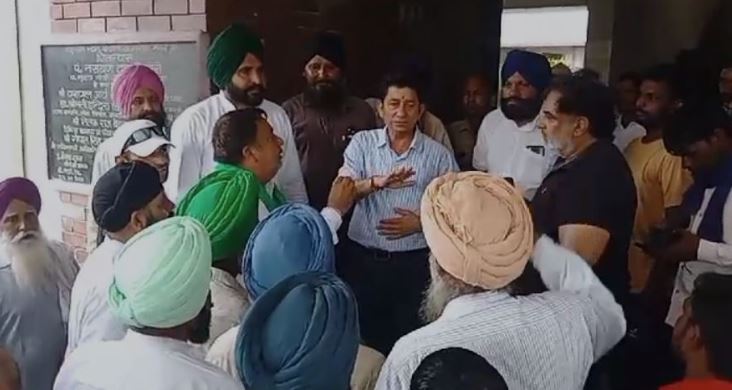 बाढ़ प्रभावित क्षेत्रों को आपदाग्रस्त किया जाए घोषित, किसानों ने की मांग