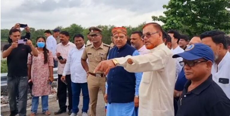 गौला पुल का सांसद अजय भट्ट ने किया निरीक्षण, जल्द से जल्द सुरक्षा कार्य करने के दिए निर्देश