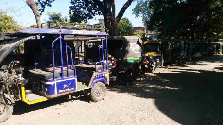 बिना सत्यापन के चल रहे ऑटो और ईरिक्शा पर कार्रवाई तेज, आगे भी जारी रहेगा एक्शन