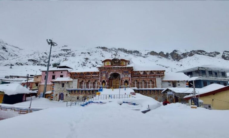 उत्तराखंड बदरीनाथ की ऊंची चोटियों पर बर्फबारी, सभी जिलों में बारिश का ऑरेंज अलर्ट जारी