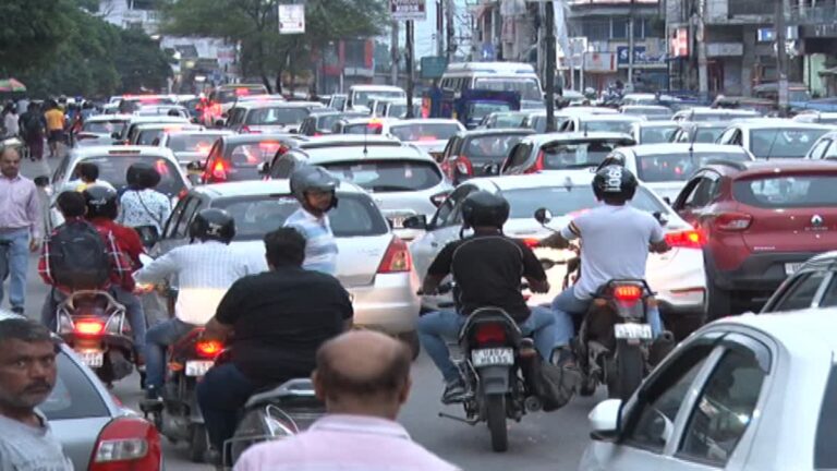देहरादून में सिर दर्द बनी ट्रैफिक की समस्या, यहां बनेगा नया फ्लाईओवर, ऋषिकेश की सड़कों पर उतरे पुलिस कप्तान