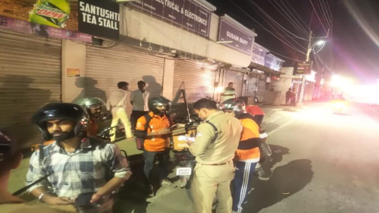 देहरादून में डिलीवरी बॉयज का वेरिफिकेशन कैंपेन, 165 के काटे गये चालान
