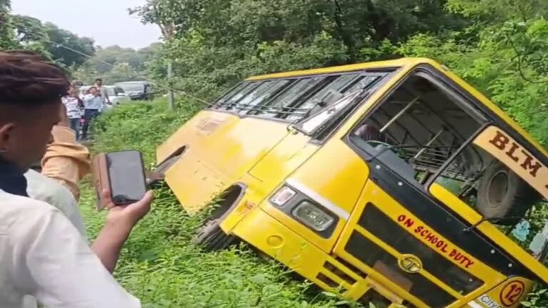 उत्तराखंड में भीषण सड़क हादसा, स्कूली बच्चों से भरी बस पलटी, कई बच्चे घायल