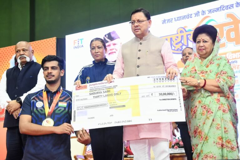 राष्ट्रीय खेल दिवस पर धामी सरकार ने खिलाड़ियों को किया सम्मानित, दो को मिली सरकारी नौकरी