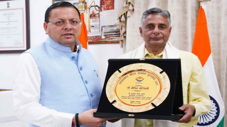 साहित्यकार शैलेश मटियानी को उत्तराखंड गौरव सम्मान, बेटे को सौंपा पुरस्कार