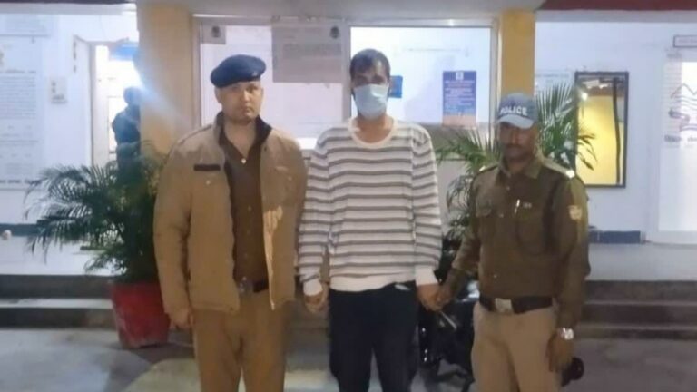 SSC परीक्षा में चीटिंग की हाई-टेक कोशिश, बाथरूम के बहाने निकला, ब्लूटूथ लेकर आया तो पकड़ा गया