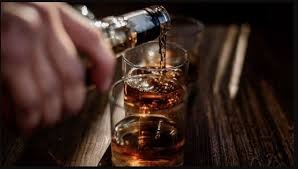 शराब की बढ़ती कीमतों पर हाई कोर्ट ने लगाया ब्रेक, सरकार के फैसले पर रोक