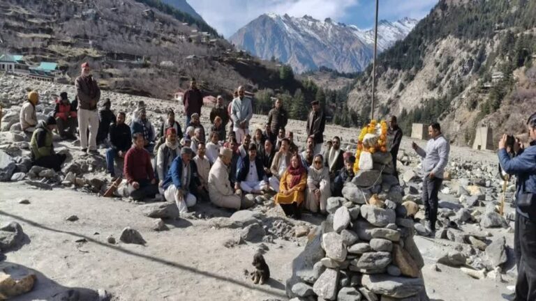 गणेश गोदियाल के नेतृत्व में धराली पहुंचा कांग्रेस प्रतिनिधिमंडल, लोगों के साथ ली ये शपथ