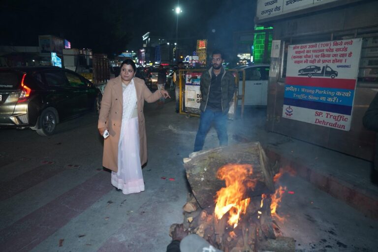 देहरादून में पड़ रही कड़ाके की ठंड, नगर निगम 47 स्थानों पर जला रहा अलाव, रैन बसेरे भी तैयार
