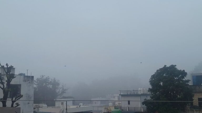 उत्तराखंड में सटीक साबित हुई मौसम विभाग की भविष्यवाणी, धनौल्टी में बर्फबारी का दौर जारी