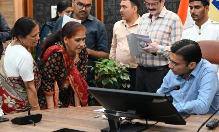 जिला प्रशासन का मिशन सफाई; स्वयं पीड़ित मां की शिकायत पर आदतन अपराधी दिव्यकांत लखेड़ा को डीएम ने किया जिला बदर