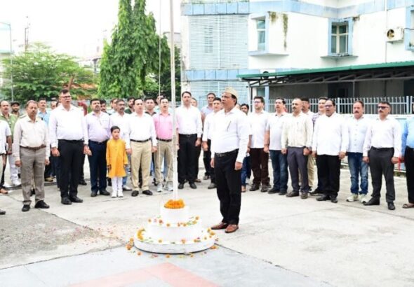 director-general-banshidhar-tiwari-hoists-tricolour-at-iprd-campus-780x470-1.jpg